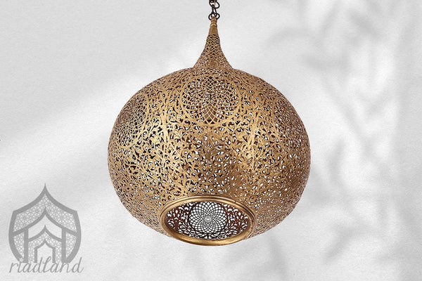 Large-ceiling-lamp-perfect-for-adding-luxury-to-the-living-room-or-kitchen